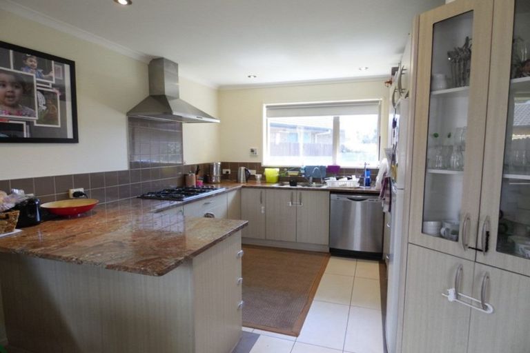 Photo of property in 60 South Kensington Way, Henderson, Auckland, 0612