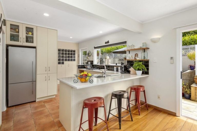 Photo of property in 76 Redwood Avenue, Tawa, Wellington, 5028