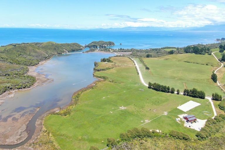 Photo of property in 102 Wharariki Road, Puponga, Collingwood, 7073