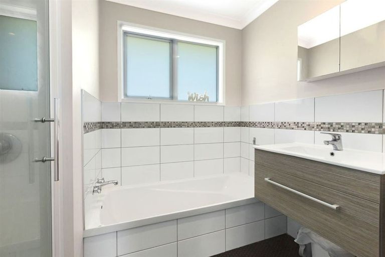 Photo of property in 8 Ensign Lane, Whitby, Porirua, 5024