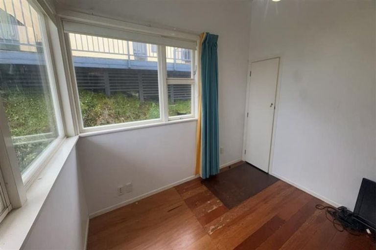 Photo of property in 42 Miromiro Road, Normandale, Lower Hutt, 5010