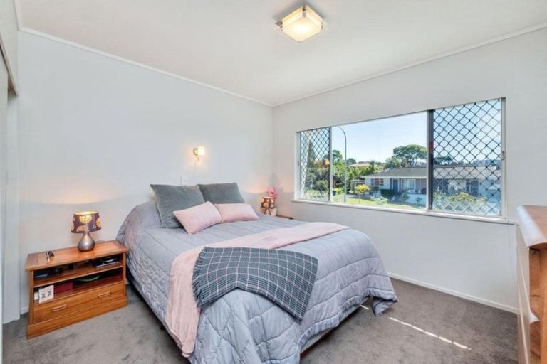Photo of property in 57 Kirby Street, Glendene, Auckland, 0602