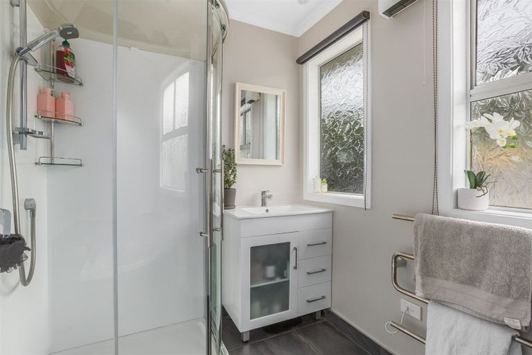 Photo of property in 23 Paekakariki Hill Road, Pauatahanui, Porirua, 5381