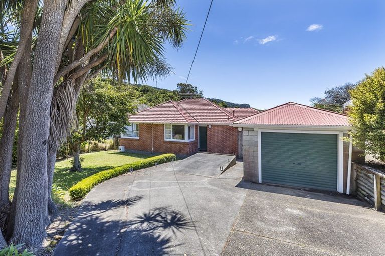 Photo of property in 24 Larsen Crescent, Tawa, Wellington, 5028