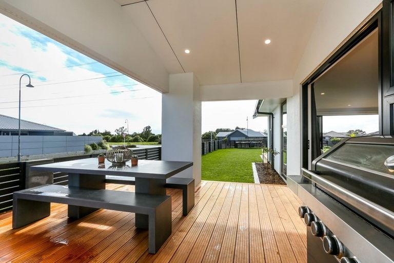Photo of property in 1 Megaw Close, Whalers Gate, New Plymouth, 4310