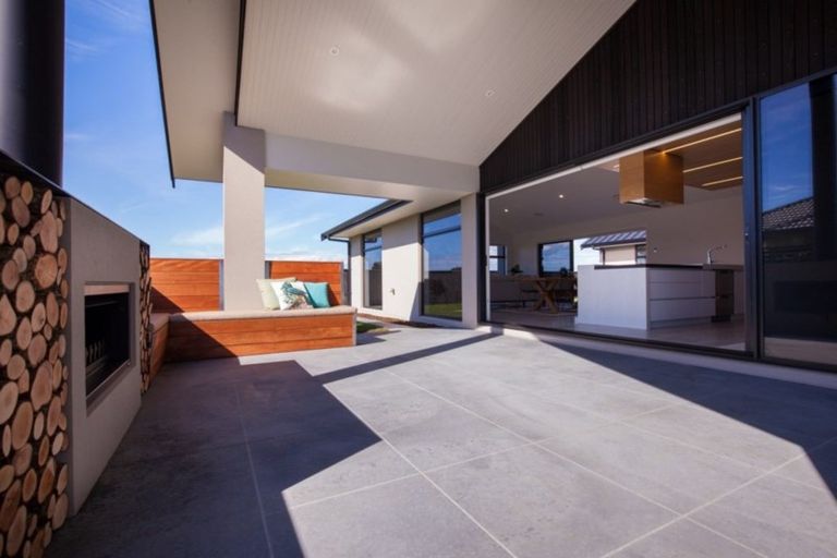 Photo of property in 15 Gleneagles Way, Waiwhakaiho, New Plymouth, 4312