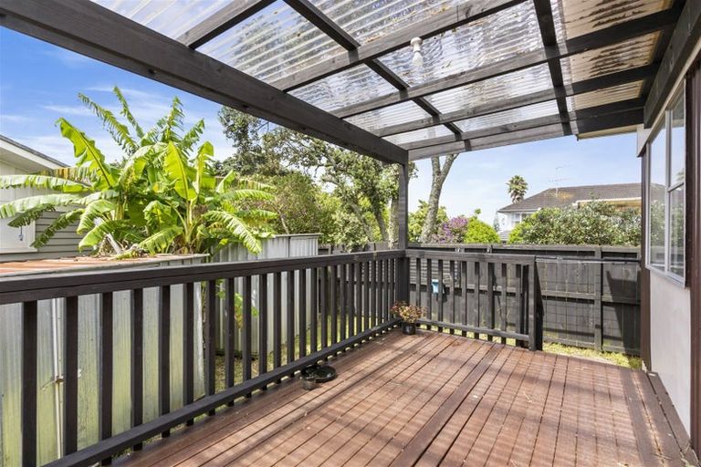 Photo of property in 3/94 Chivalry Road, Glenfield, Auckland, 0629