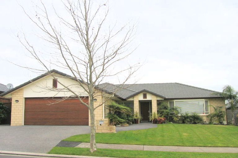 Photo of property in 9 Gilford Place, East Tamaki Heights, Auckland, 2016