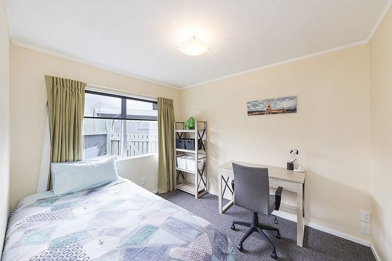 Photo of property in 17 Cargill Grove, Kelvin Grove, Palmerston North, 4414