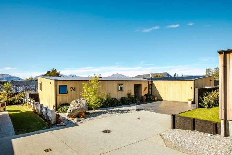 Photo of property in 24 Stackbrae Avenue, Wanaka, 9305