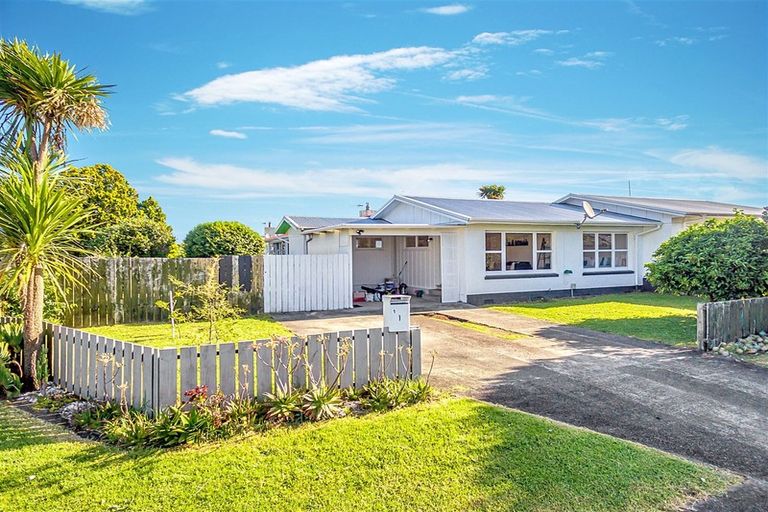 Photo of property in 1 Thompson Place, Tikipunga, Whangarei, 0112