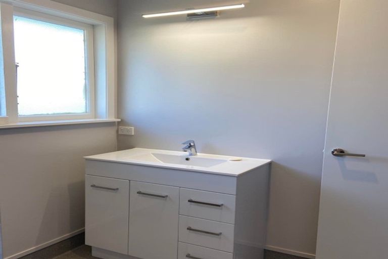 Photo of property in 3 Adriatic Avenue, Henderson, Auckland, 0612