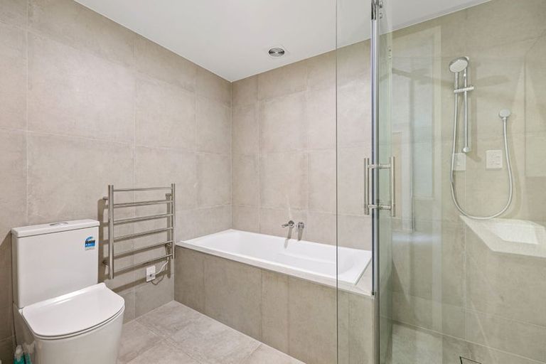 Photo of property in 9e Glenfern Road, Mellons Bay, Auckland, 2014