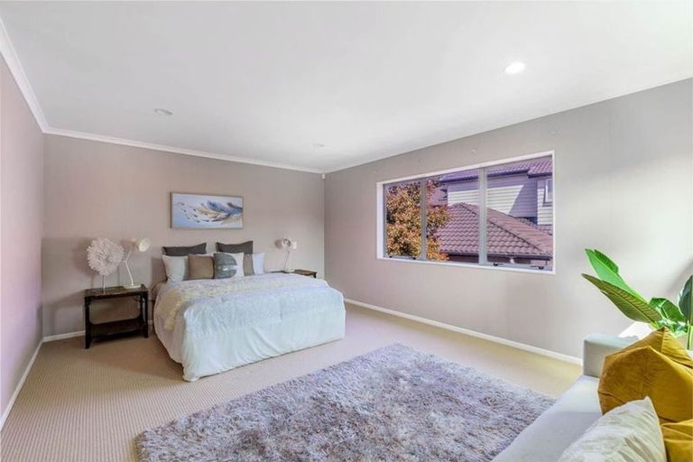 Photo of property in 42 Seresin Crescent, Flat Bush, Auckland, 2016