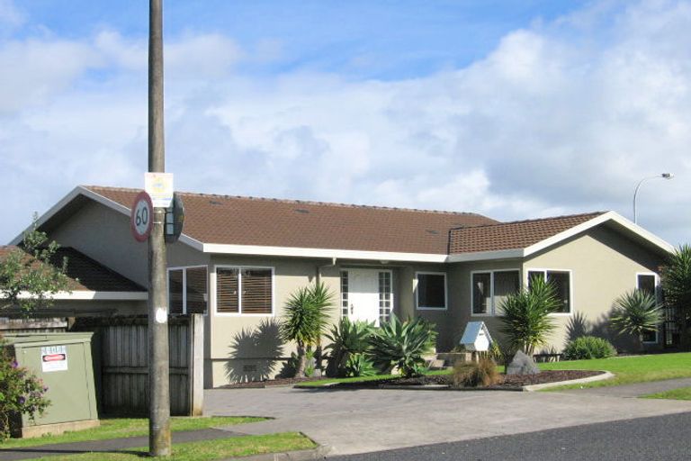 Photo of property in 114 Mirrabooka Avenue, Botany Downs, Auckland, 2010