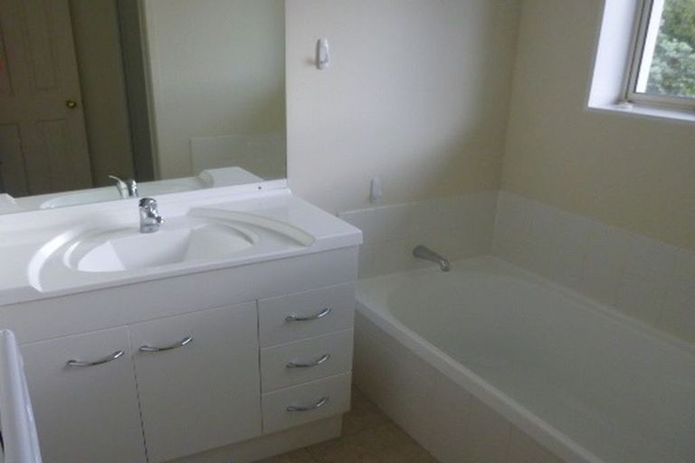 Photo of property in 16 Highmore Place, Brookfield, Tauranga, 3110