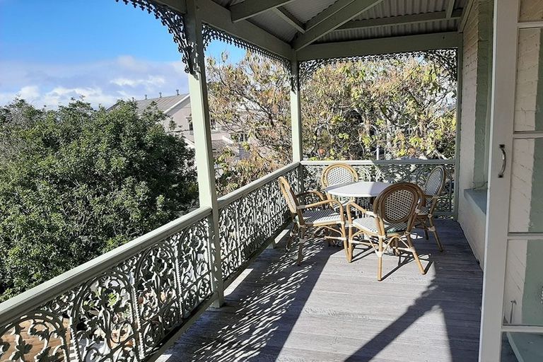 Photo of property in 2/24 Church Street, Devonport, Auckland, 0624