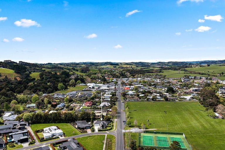 Photo of property in 2 Awanui Crescent, Matakana, 0985