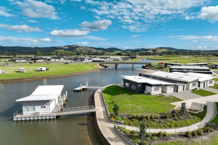 Photo of property in 16 Vanita Drive, Whitianga, 3510