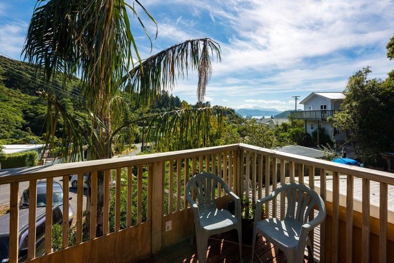 Photo of property in 14 Angle Street, Picton, 7220