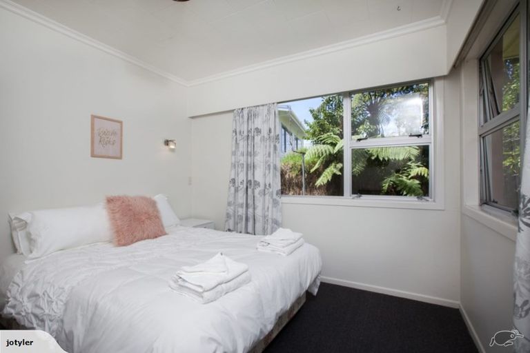 Photo of property in 14 Leatham Avenue, Strandon, New Plymouth, 4312