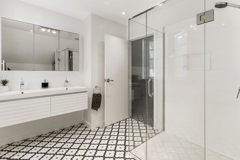 Photo of property in 9 Pakuranga Road, Pakuranga, Auckland, 2010