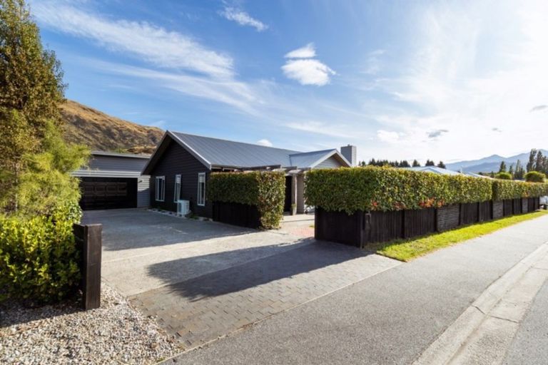 Photo of property in 4 Mcivor Lane, Lake Hayes, Queenstown, 9304