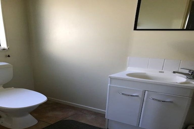 Photo of property in 1/15 Glastron Place, Bayview, Auckland, 0629