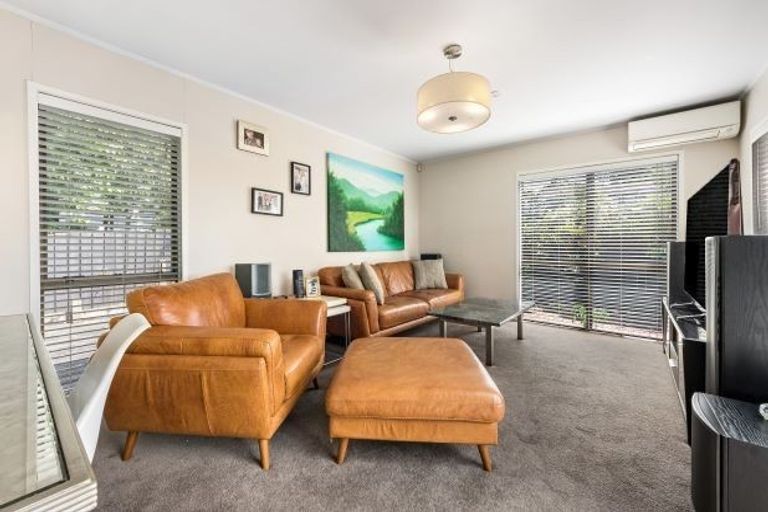 Photo of property in 21 Oreil Avenue, West Harbour, Auckland, 0618
