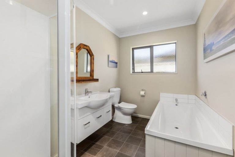 Photo of property in 10 Poppy Watts Grove, Stokes Valley, Lower Hutt, 5019