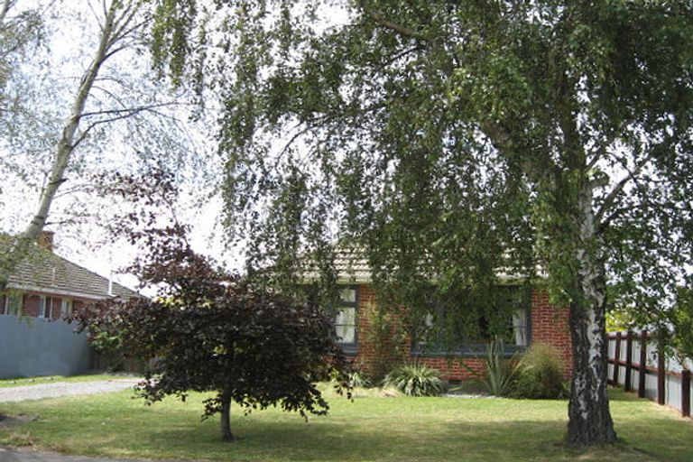 Photo of property in 16 Pembroke Street, Avondale, Christchurch, 8061