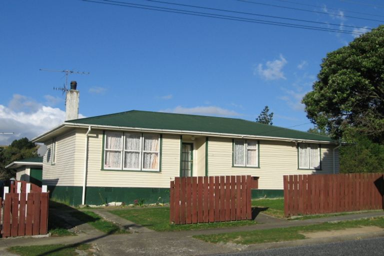 Photo of property in 31 Sievers Grove, Cannons Creek, Porirua, 5024