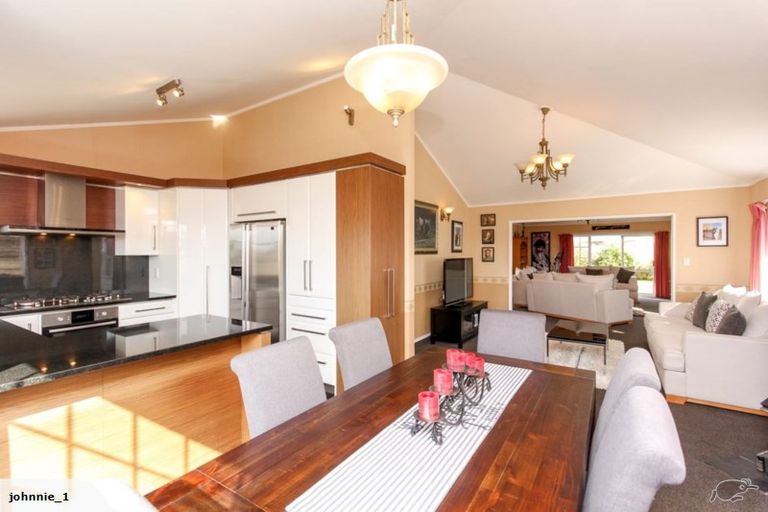 Photo of property in 35 Heta Road, Highlands Park, New Plymouth, 4312