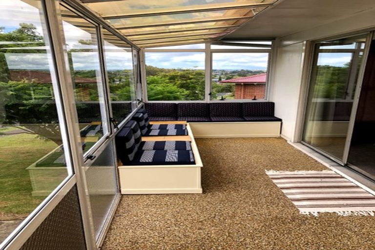 Photo of property in 3 Larne Avenue, Pakuranga Heights, Auckland, 2010