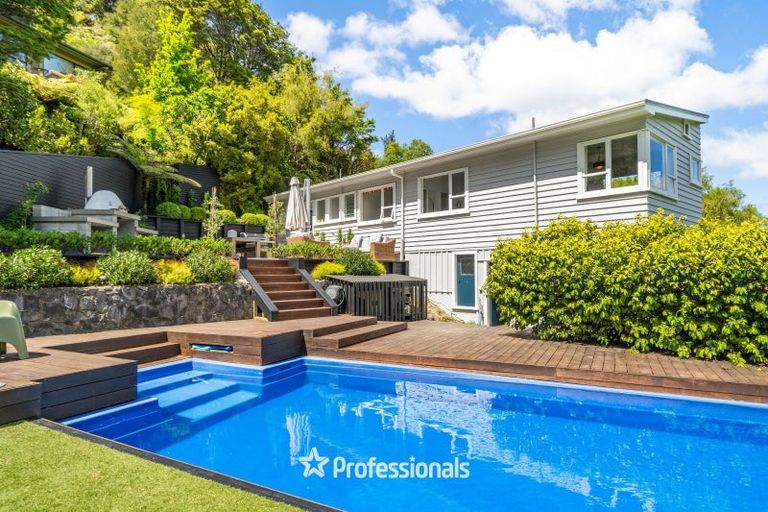 Photo of property in 132 Cheviot Road, Lowry Bay, Lower Hutt, 5013