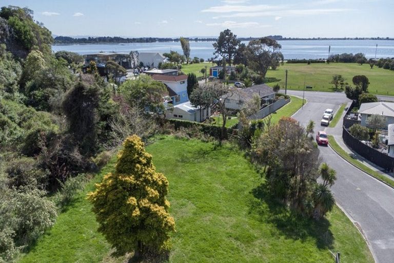 Photo of property in 8 Aratoro Place, Mount Pleasant, Christchurch, 8081