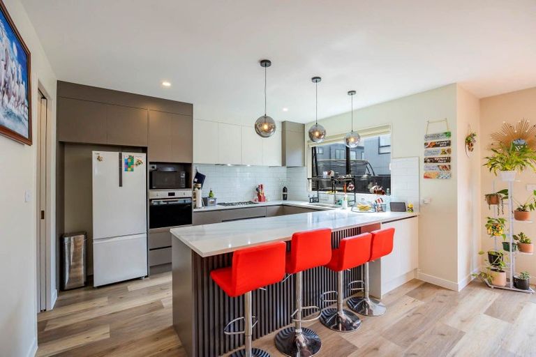 Photo of property in 16 Cara Avenue, Kumeu, 0810