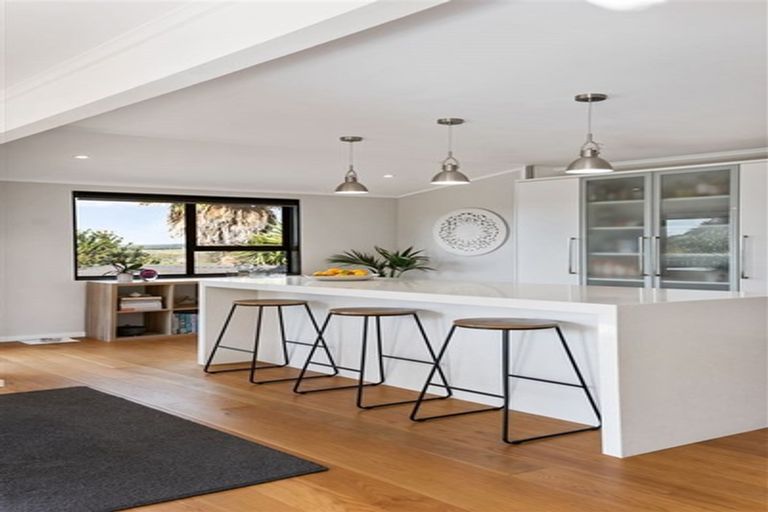 Photo of property in 133 Sandspit Road, Shelly Park, Auckland, 2014