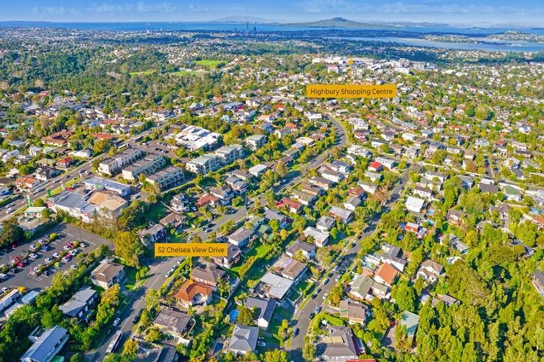 Photo of property in 52 Chelsea View Drive, Chatswood, Auckland, 0626
