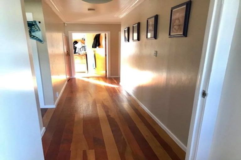 Photo of property in 33 Paparoa Road, Cockle Bay, Auckland, 2014