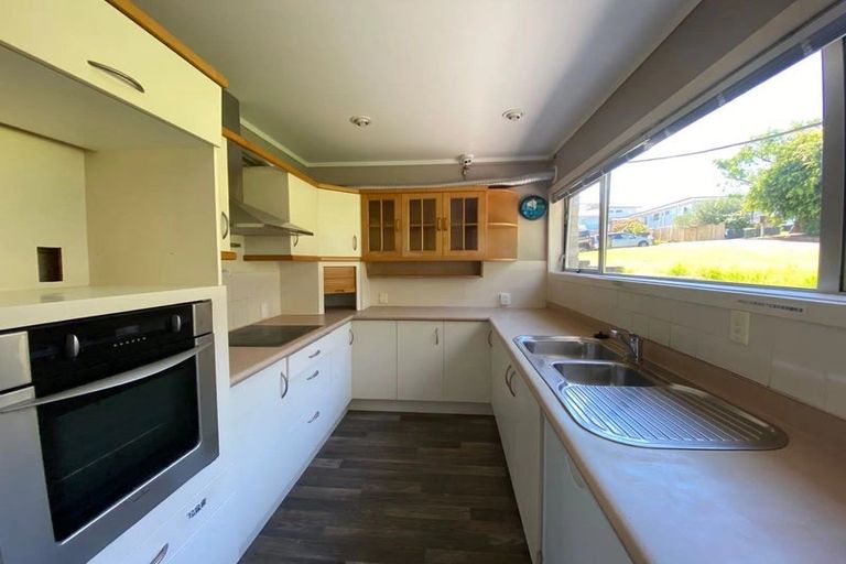 Photo of property in 6 Barlow Place, Chatswood, Auckland, 0626