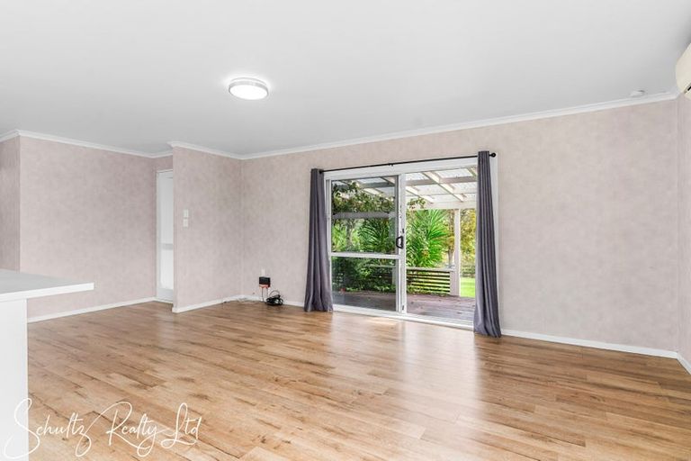 Photo of property in 9 Whaka Street, Maungaturoto, 0520