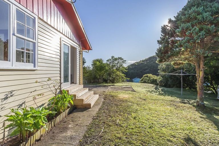 Photo of property in 17 Cardiff Crescent, Cannons Creek, Porirua, 5024