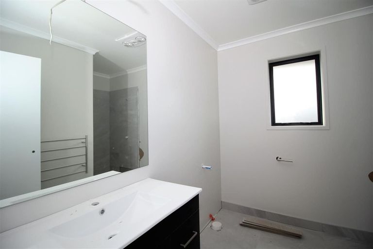 Photo of property in 21 Kaurinui Crescent, One Tree Point, 0118