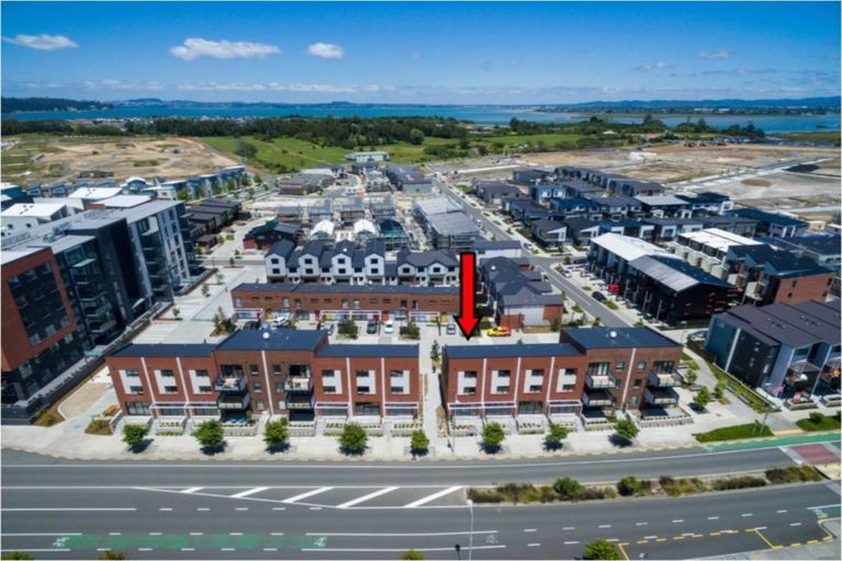 Photo of property in 4/89 Hobsonville Point Road, Hobsonville, Auckland, 0616