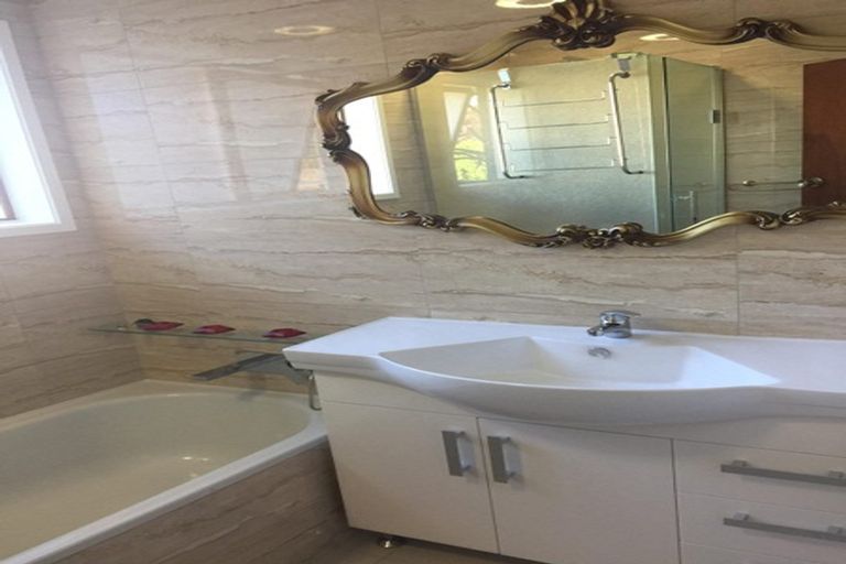 Photo of property in 9 Gilbass Avenue, Hamilton Lake, Hamilton, 3204