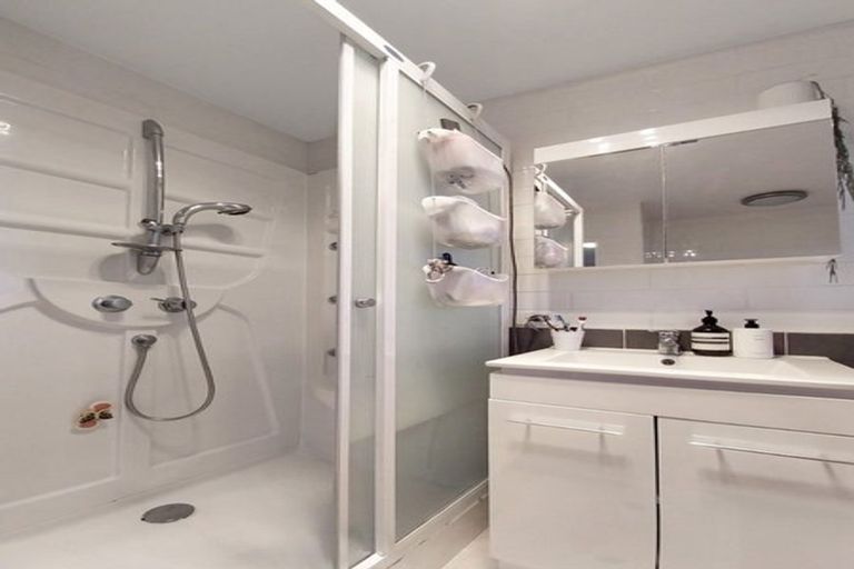 Photo of property in 2/9 Applewood Drive, Henderson, Auckland, 0612