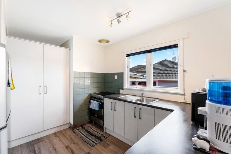 Photo of property in 28 Lowry Crescent, Stokes Valley, Lower Hutt, 5019