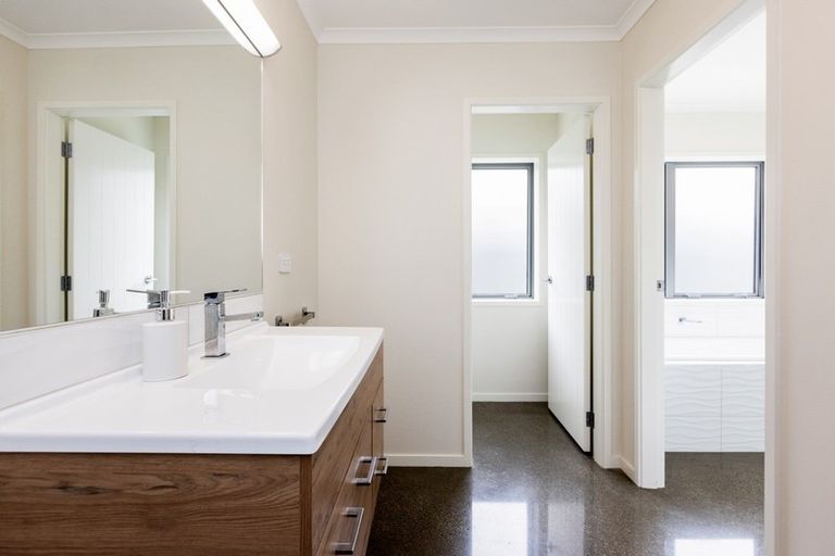 Photo of property in 40 Hurunui Drive, Te Awa, Napier, 4110