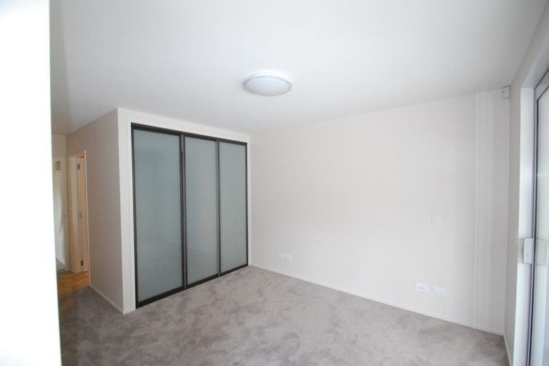 Photo of property in 220 Queens Drive, Lyall Bay, Wellington, 6022